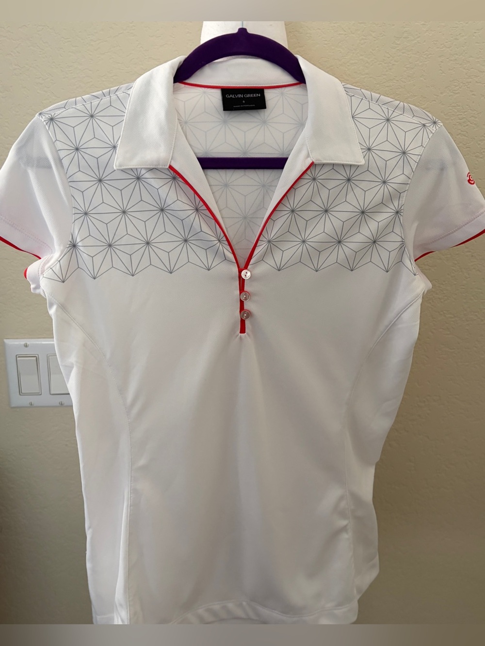 Galvin Green Women's White Short-Sleeve Performance Polo with Geometric Yoke